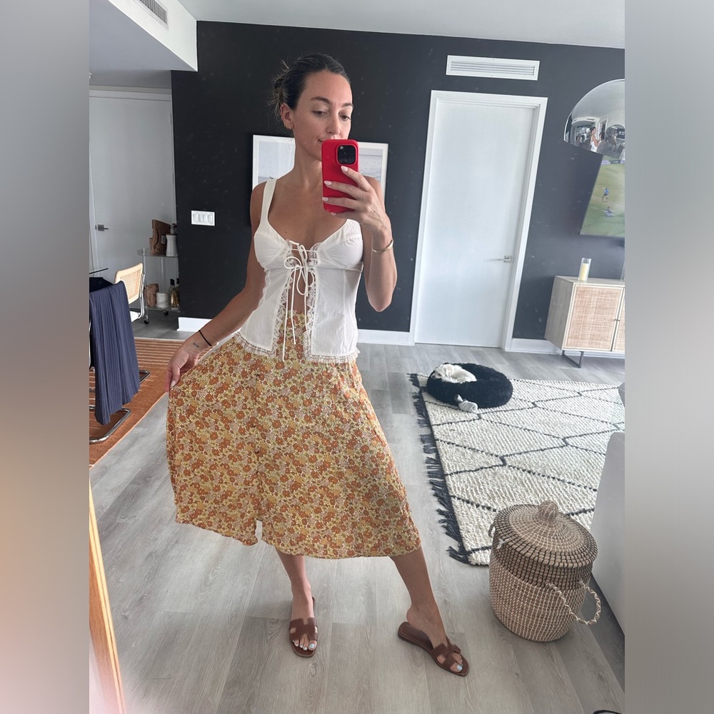 Boutique - floral maxi skirt in size small.